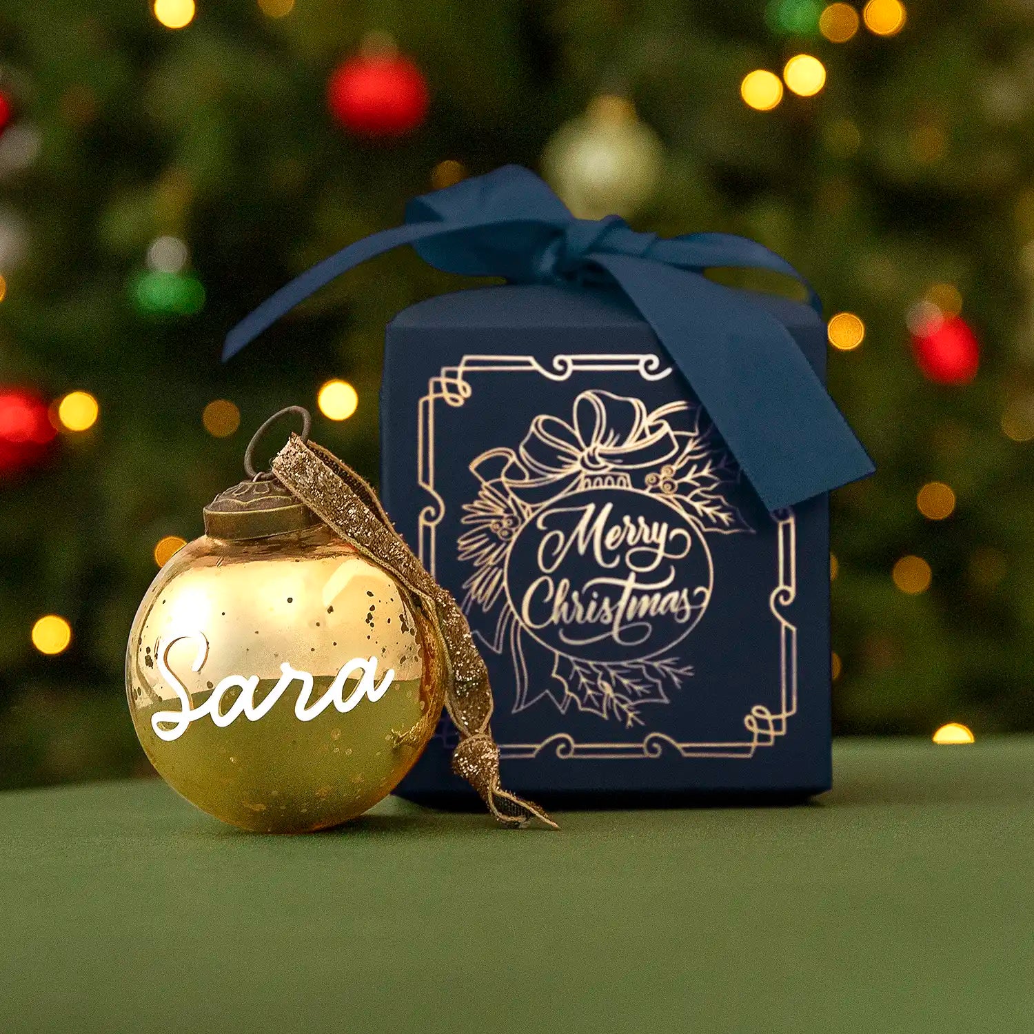 Caja Azul con Bola de Navidad Personalizada