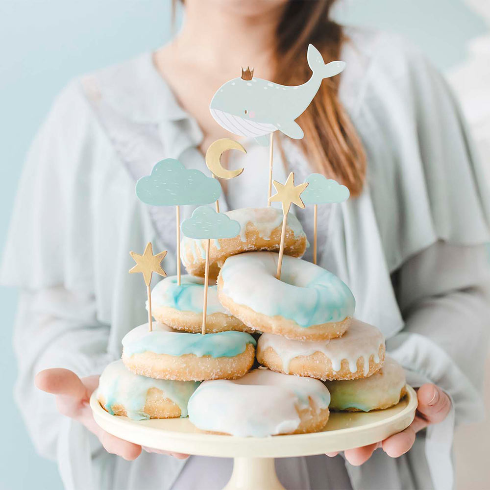 Topper whale cake