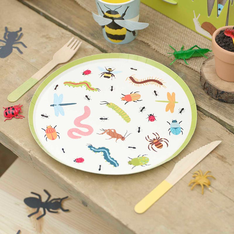 Round plain cardboard dish insects