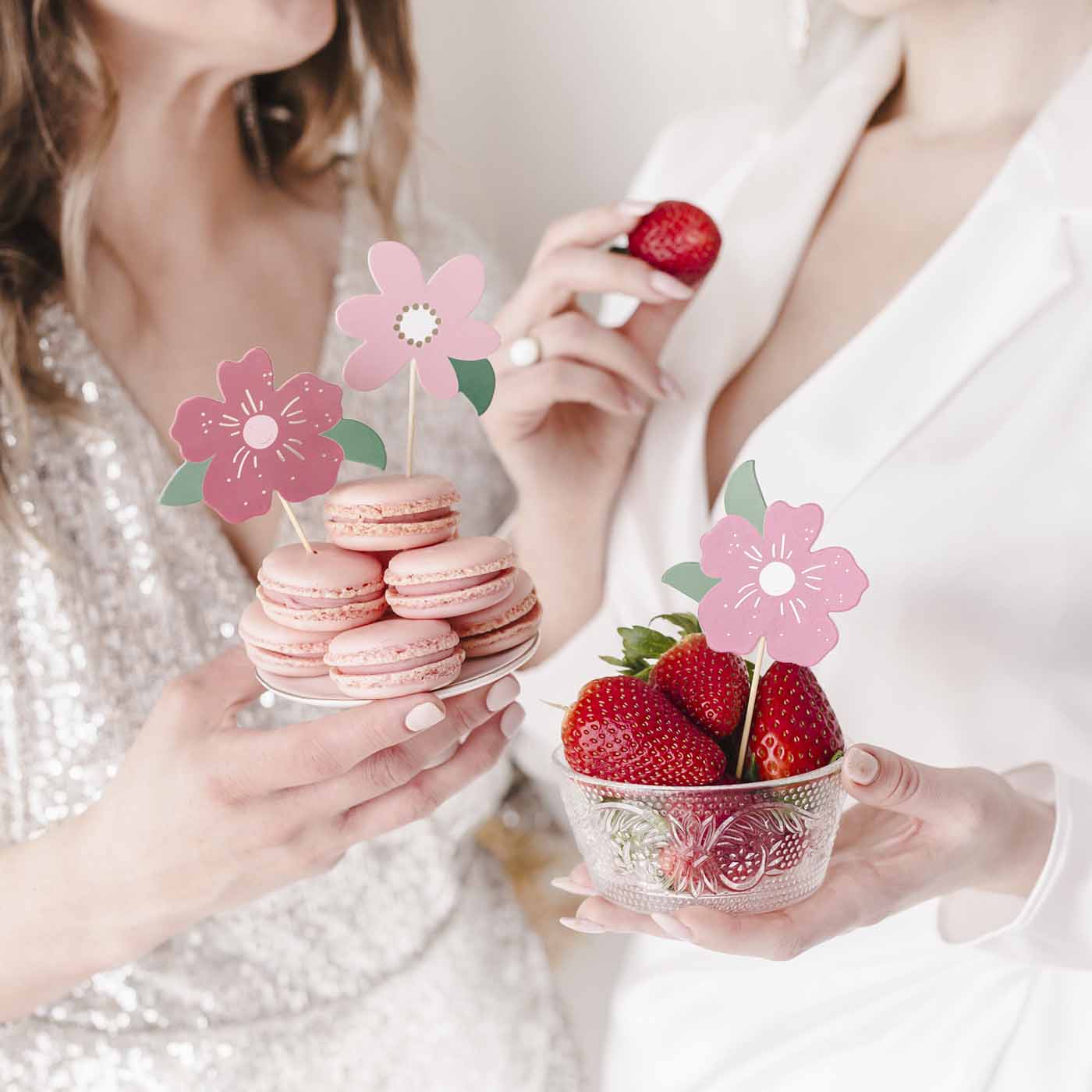 Fleurs de gâteau de topper rose